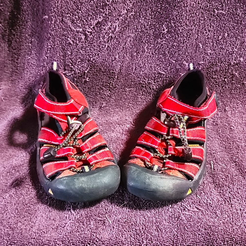 Keen H2 Boy sandals!